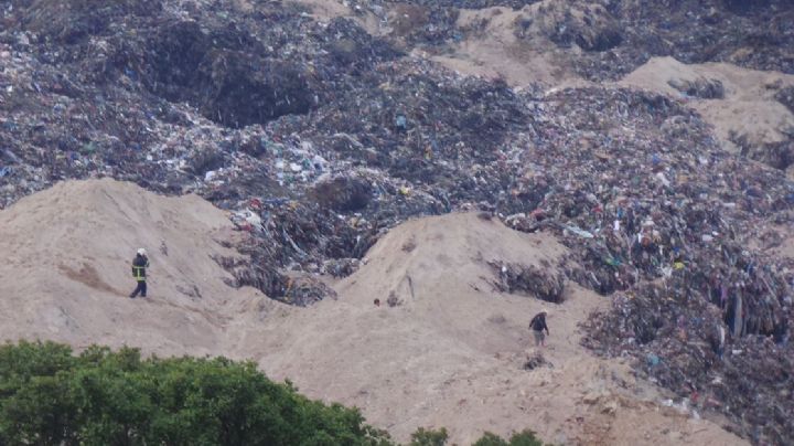 Explosión en Naucalpan: Reanudan búsqueda de trabajador sepultado en la basura; clausuran el sitio