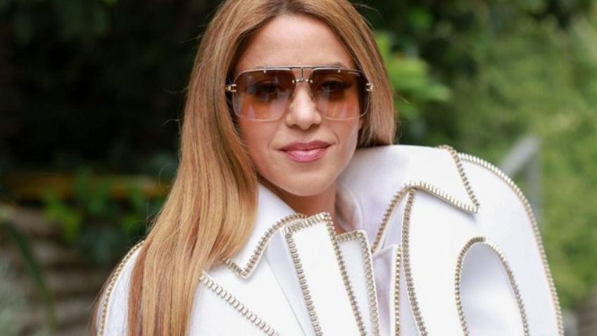 VIDEO: Shakira impacta en la semana de la moda de París con atuendo que resalta un fuerte mensaje