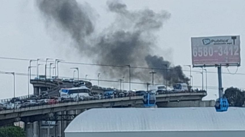 Se incendia automóvil en la Calzada Ignacio Zaragoza, en Iztapalapa; es el segundo en 24 horas