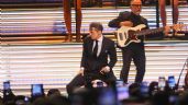 VIDEO: Luis Miguel sufre accidente en pleno concierto; lo supera y presume abdominales nuevos