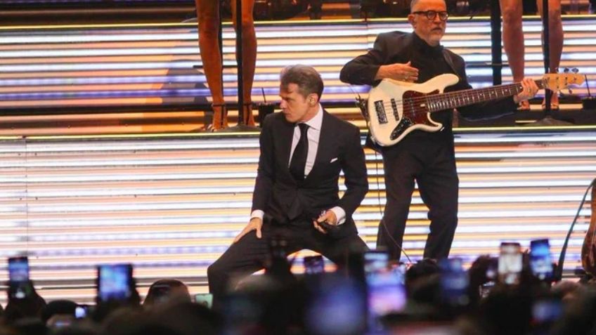 VIDEO: Luis Miguel sufre accidente en pleno concierto; lo supera y presume abdominales nuevos