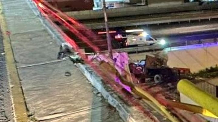 Imágenes fuertes: Camión aplasta a un peatón tras caer de un puente en Tecámac, Estado de México