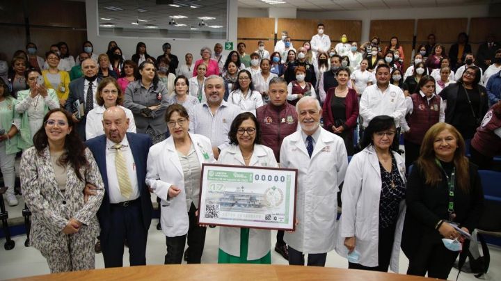 Festejan aniversario del Hospital Rubén Leñero en CDMX con nuevo billete de Lotería