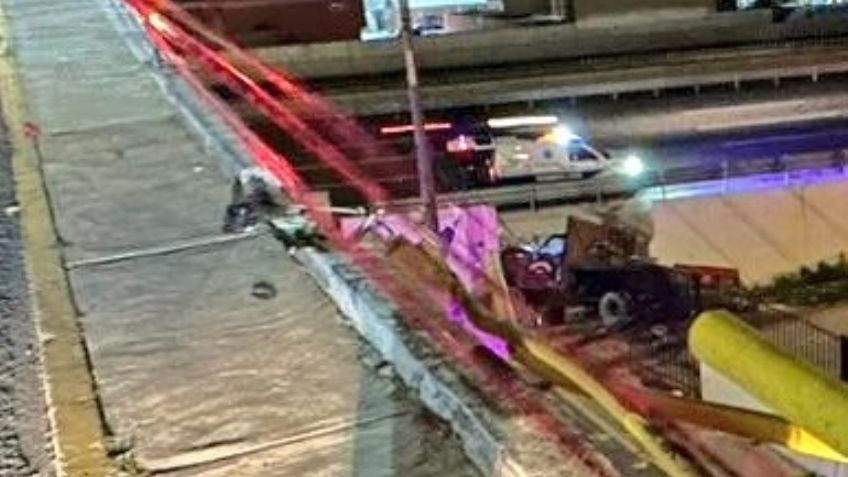 Imágenes fuertes: Camión aplasta a un peatón tras caer de un puente en Tecámac, Estado de México