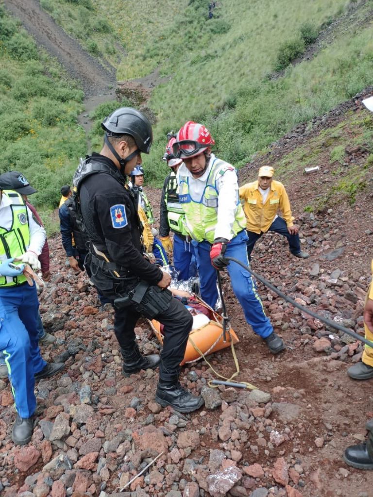 Sujeto cae al cráter del volcán Xitle