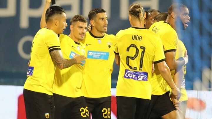 Rodolfo Pizarro, protagonista en remontada del AEK que da un gran paso rumbo a Champions