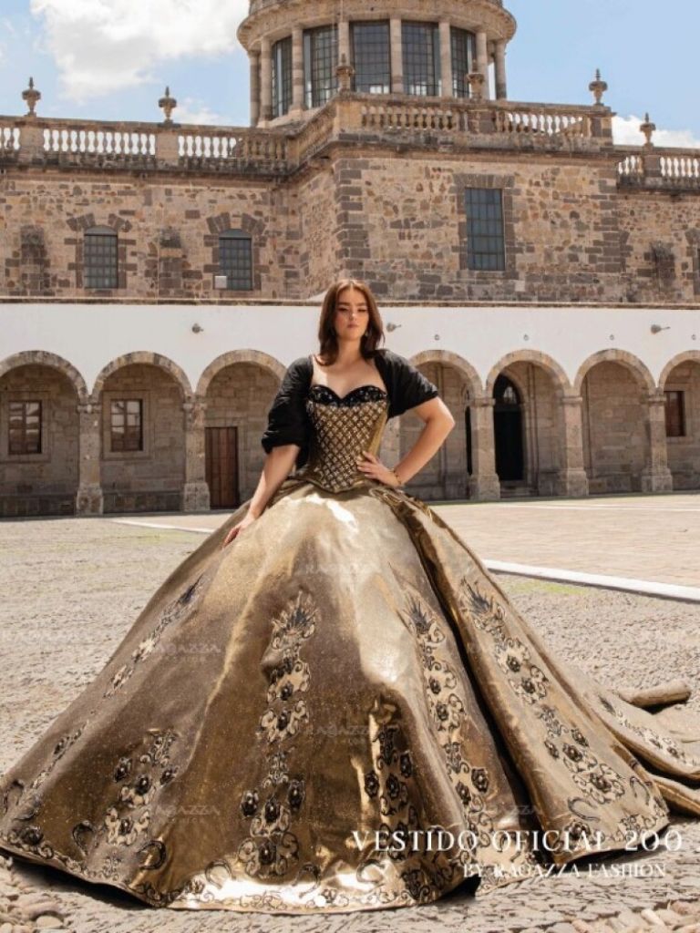 Emily portando un diseño Ragazza