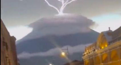 Impactante VIDEO: Captan el momento en que un rayo cae sobre un volcán de Guatemala