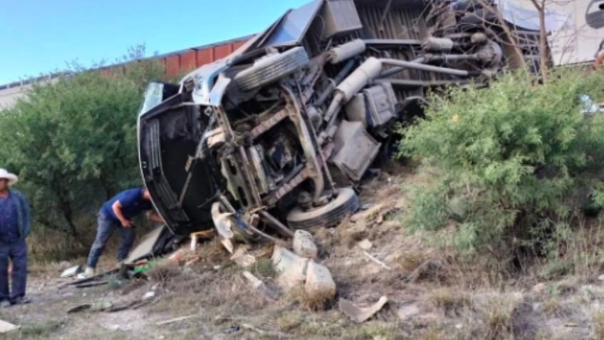 VIDEO: Camión de pasajeros trata de ganarle el paso al tren; tras choque, hay 6 muertos y 11 heridos
