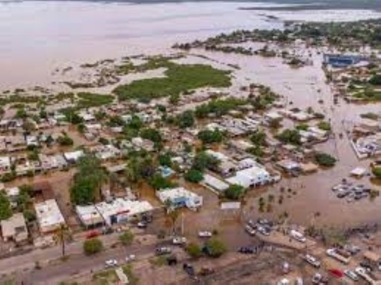 Inundaciones en Empalme, Sonora, alertan a los civiles. Foto: Internet