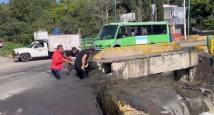 Indignante: Captan a trabajadores de la Álvaro Obregón mientras tiran basura a la presa