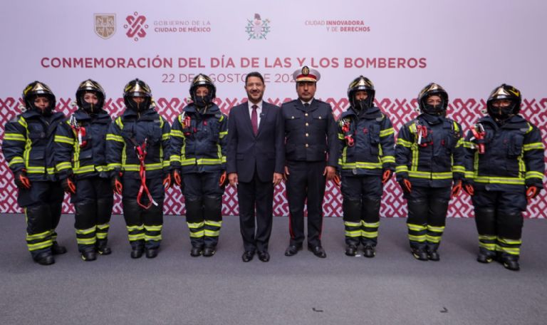 Nuevo uniforme de Bomberos en CDMX