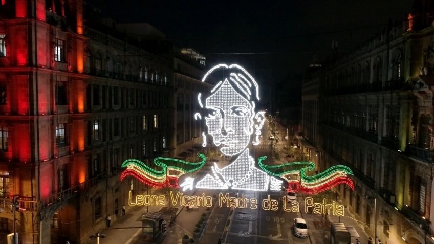 Zócalo de la CDMX se prepara para el Grito de Independencia: Comienzan a colocar adornos