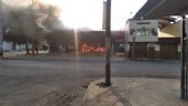 Terror en Michoacán: Incendian vehículos, bloquean carreteras y queman tiendas OXXO