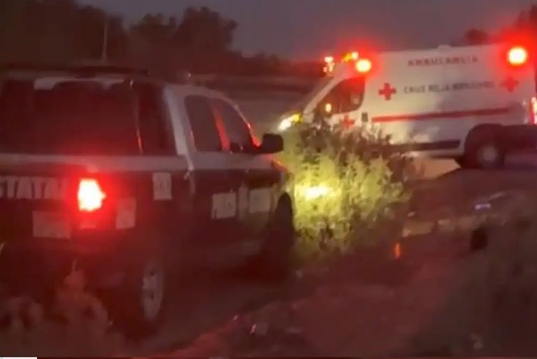 Mujer cae a Canal de Cajeme; así la rescataron autoridades de Ciudad Obregón. Foto: Facebook