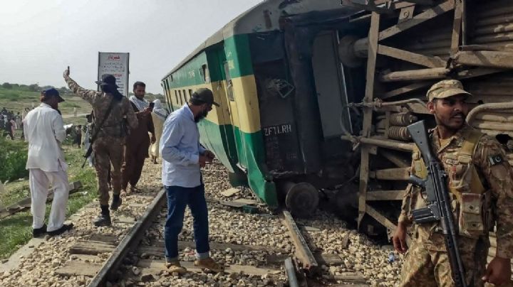 Tren descarrilado le quita la vida a 30 personas; reportan a 100 heridos en la escena