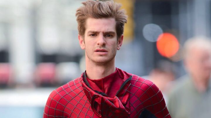 ¡Atrapado! Captan al actor Andrew Garfield con otro hombre; FOTO se hace viral en redes sociales