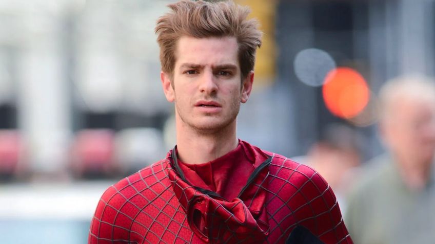 ¡Atrapado! Captan al actor Andrew Garfield con otro hombre; FOTO se hace viral en redes sociales