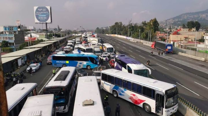 Caos en la México-Pachuca: Transportistas suman más de 7 horas de bloqueo; hay altercados