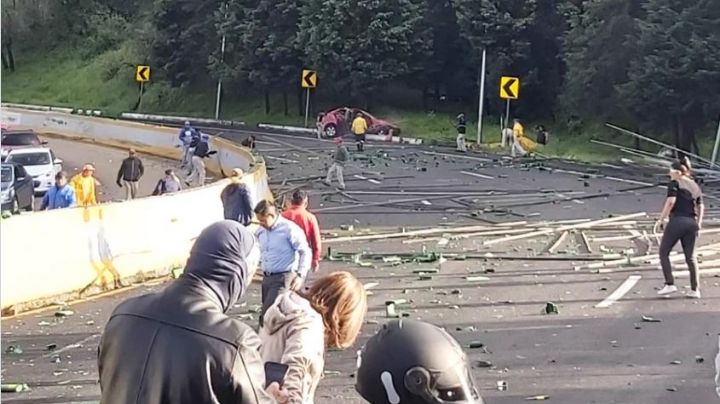 Caos en la autopista México-Cuernavaca por volcadura en 'La Pera'; un lesionado al momento