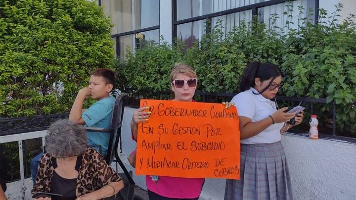 Unión de Usuarios buscan solución por altos cobros de luz y forman mesa de trabajo