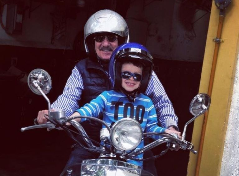 Benito Castro con su nieto