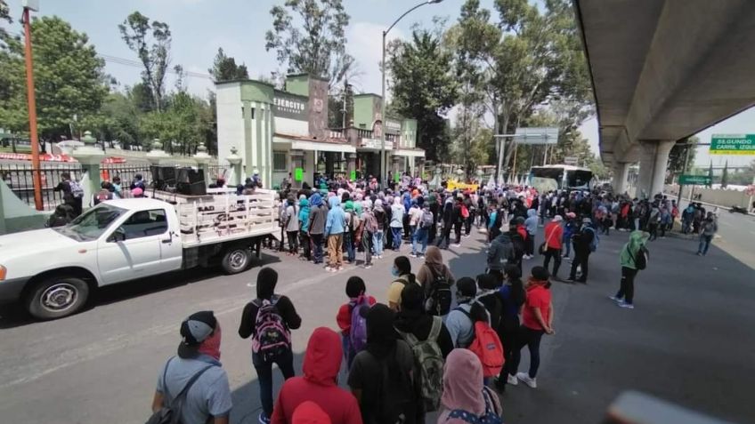 Caos vial en Periférico y Conscripto por manifestación de normalistas de Ayotzinapa