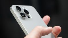 (VIDEO) Y todo por un iPhone: Clientes en Dubai se pelean por tener este nuevo dispositivo