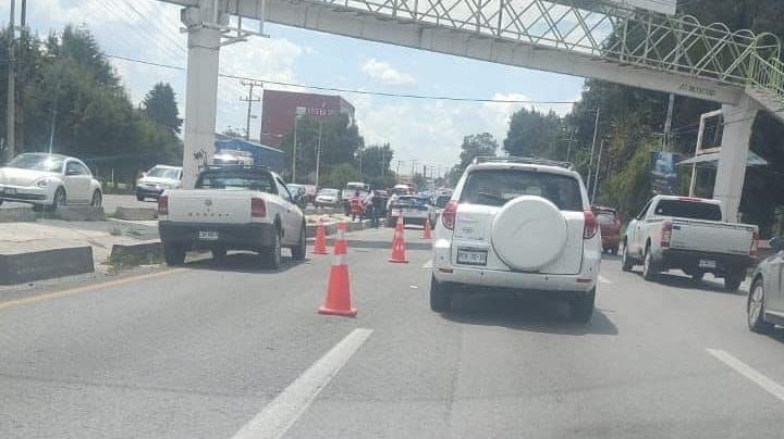 VIDEO: Captan a delincuentes armados mientras asaltan a un automovilista en Metepec