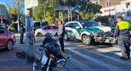 Fuerte choque: Patrulla a exceso de velocidad impacta el auto de una familia en CDMX