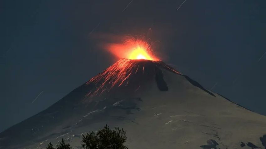Alerta en Chile por volcán Villarica; autoridades incrementan estado a naranja