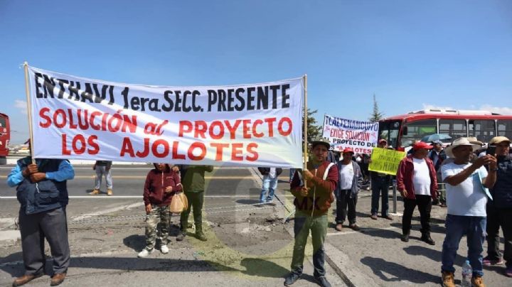 Caos en la Toluca-Atlacomulco: Habitantes bloquean la vialidad por falta de agua