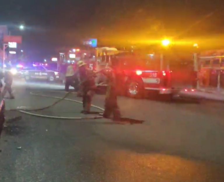 Bomberos atienden incendio en Ciudad Obregón. Foto: Facebook