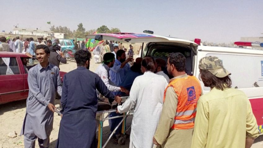 ¡Doble ataque suicida! Lanzan explosivos a mezquitas en Pakistán y reportan más 50 muertos