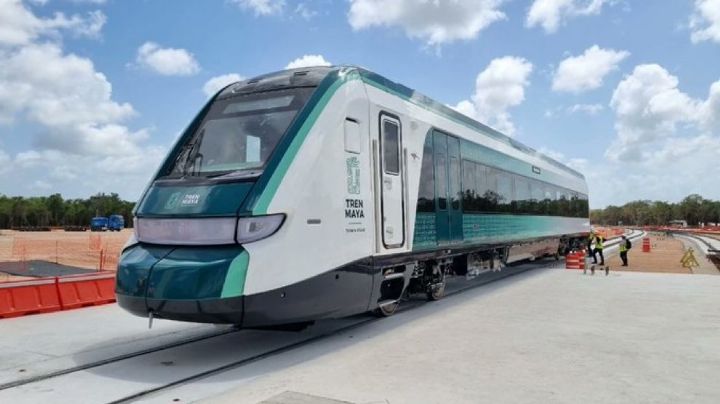 Tren Maya en el que viajaba AMLO sufre fallas: Presidente habría quedado atrapado