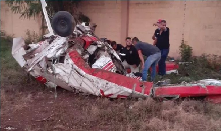 Desplome de avioneta en revelación de sexo deja una víctima. Foto: Twitter