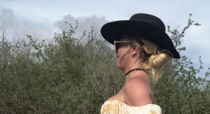 ¡Qué calor! Britney Spears cabalga por desierto de Sonora en topless y genera reacciones