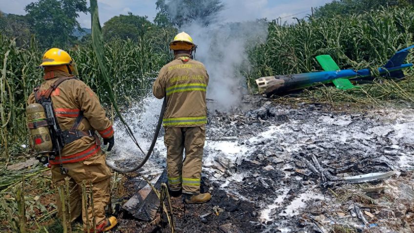 FOTOS: Helicóptero se desploma en Jalisco y deja tres víctimas; autoridades buscan más