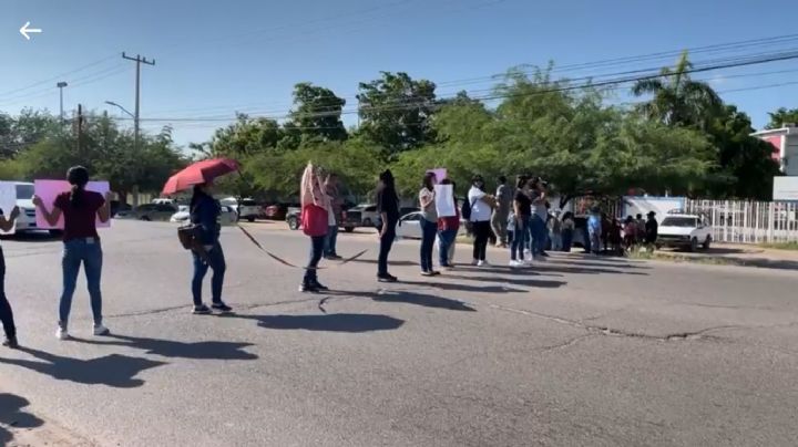Padres de familia bloquean acceso a la Comisaría de Providencia; estas son sus exigencias