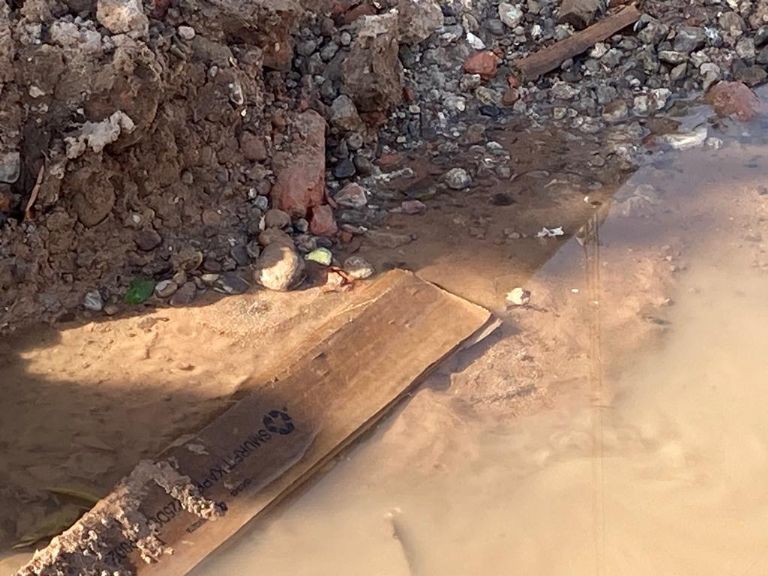 Hartos de los encharcamientos, vecinos de las Cortinas cerrarían la calle como protesta
