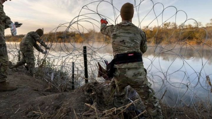 Texas coloca nueva barrera fronteriza entre México y EU; contradice la decisión de Biden