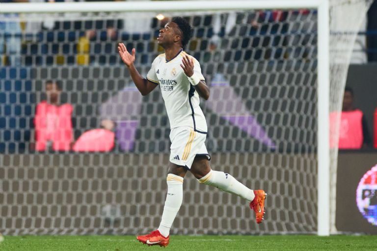 Real Madrid humilla con goleada al Barcelona y se queda con la Super Copa de España