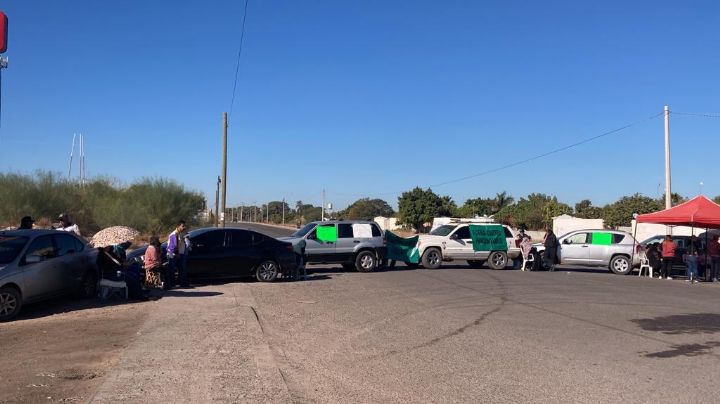 Ciudad Obregón: Vecinos de la Urbi Villas del Real bloquean calle 200 por desalojos
