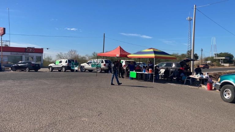 Vecinos de la Urbi Villas del Real bloquean calle 200 por desalojos
