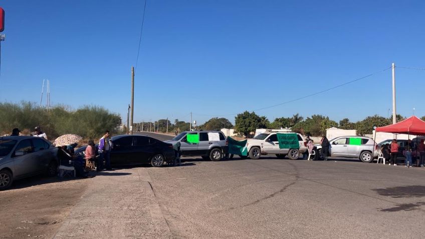 Ciudad Obregón: Vecinos de la Urbi Villas del Real bloquean calle 200 por desalojos