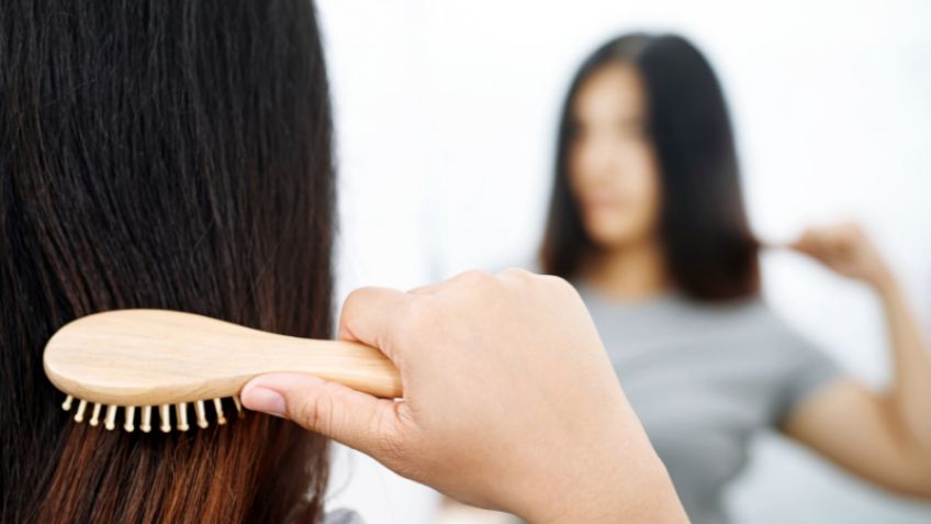 Este mal hábito favorece la proliferación de bacterias en el cuero cabelludo, según un experto