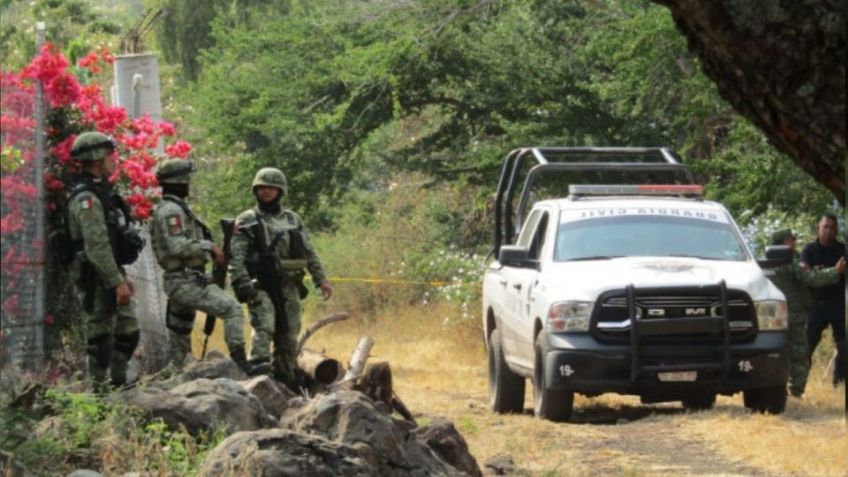 Pobladores de Michoacán dejan su hogar por "impuestos" del narco a viviendas y medicinas