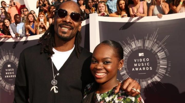 Hija de Snoop Dogg sufre derrame cerebral a sus 24 años; esto se sabe de su delicado estado