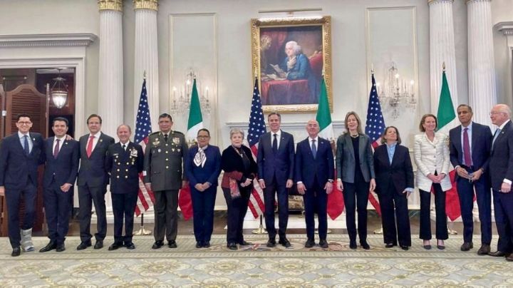 Funcionaros de México y EU sostienen encuentro para atender el problema migratorio