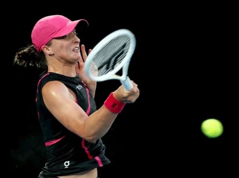 Iga Swiatek, número uno del mundo, sufre sorpresiva eliminación del Abierto de Australia
